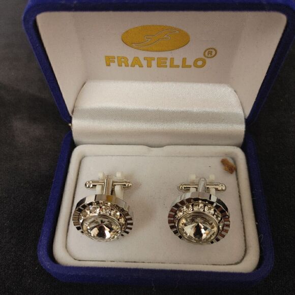 MEN'S FRATELLO SILVER WITH CLEAR STONE SURROUNDED WITH RHINESTONES. - Picture 2 of 2
